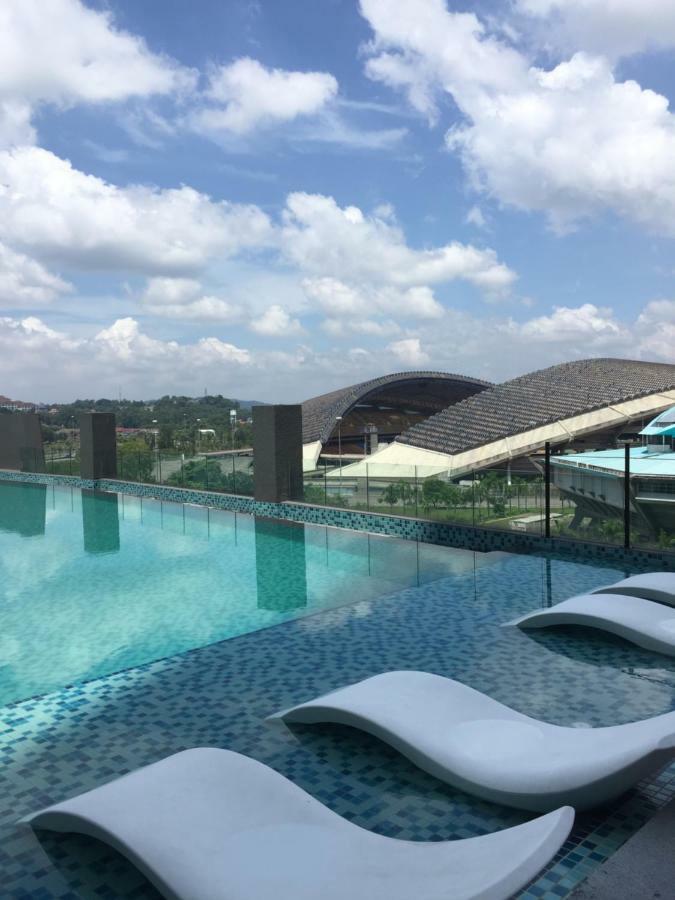 Hot! Niki Emira - Aeon Mall - Centre - Netflix - Msu - Wifi *